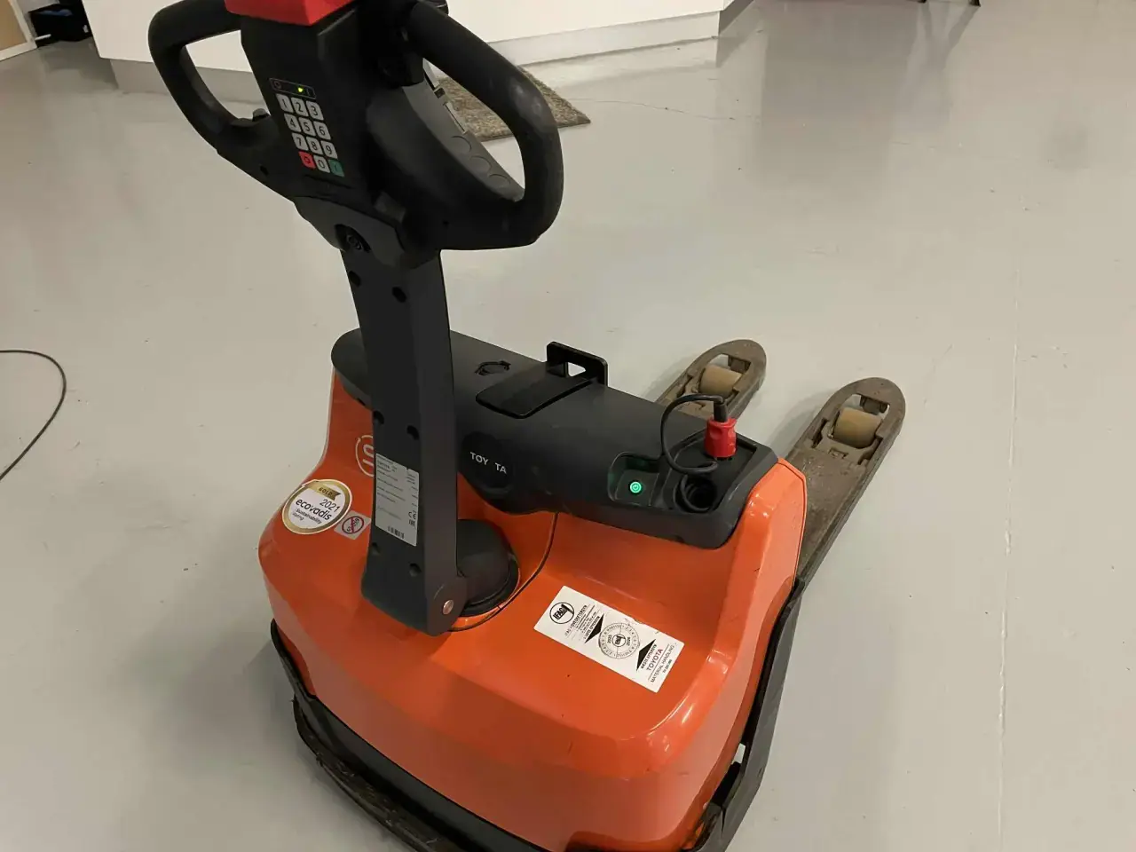 NR 42 Toyota LWi160 ”elhund” palleløfter, billede 1 af 10